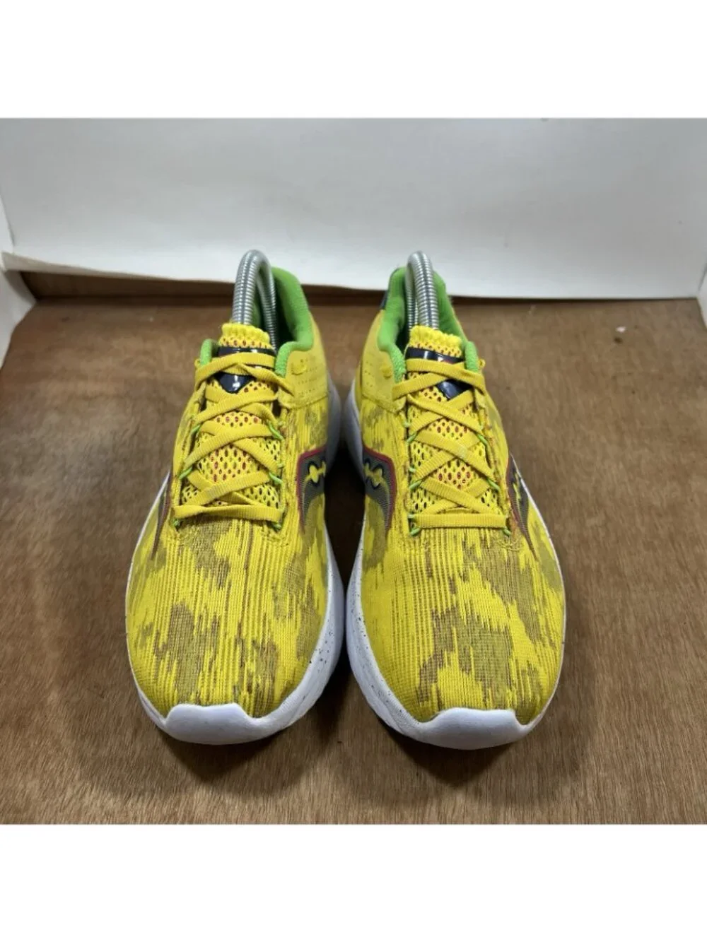 Saucony Kinvara 14 Women Size 7 Yellow S20823-35 Running Shoes Sneakers